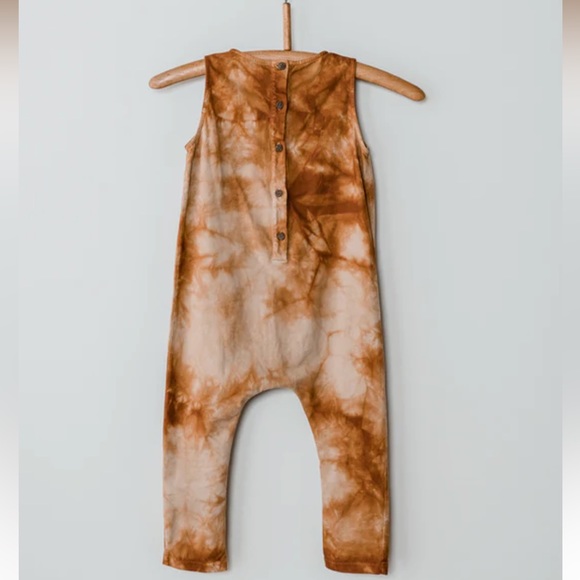 The Simple Folk: The Go-To Playsuit Terracota Tie-Dye Size:6-9 months - Picture 2 of 4